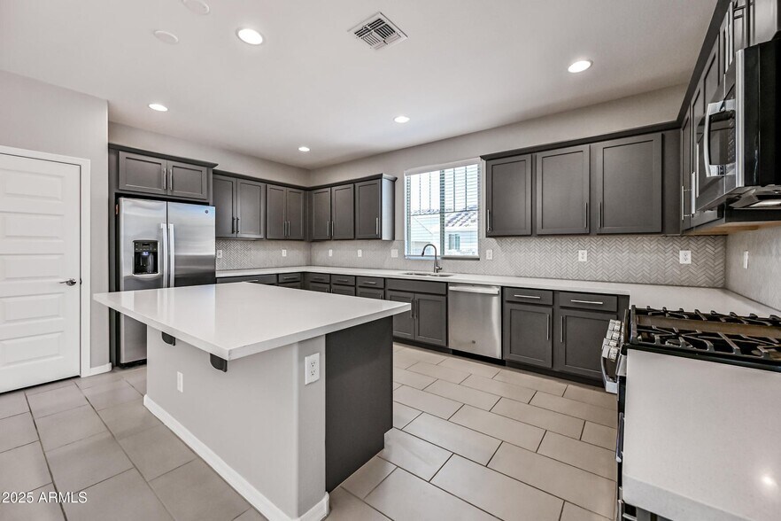 Building Photo - 3817 N 100th Dr
