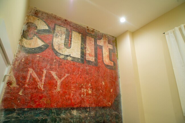 Building Photo - Incredible penthouse available!  Available Now