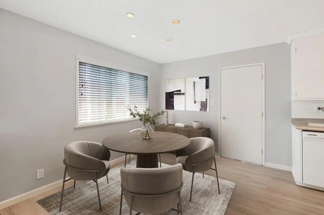 Building Photo - 6364 Thomas Ave