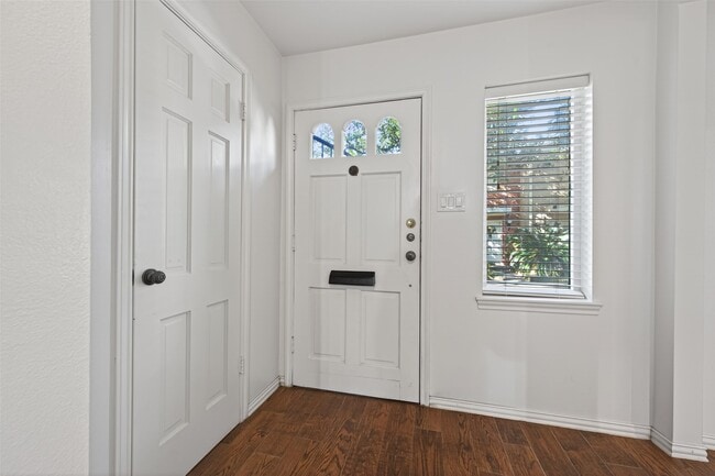 Building Photo - 5530 Holly St