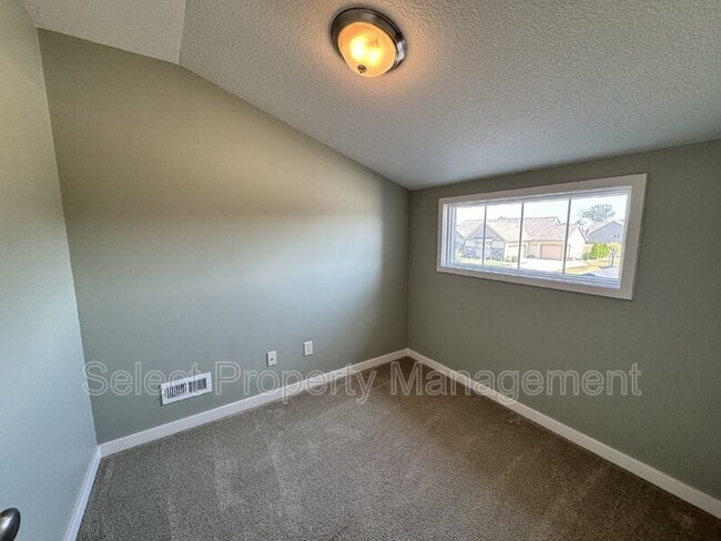 Building Photo - 1752 Woodlark Dr