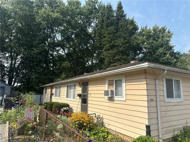 Primary Photo - 1196 Knox Ave