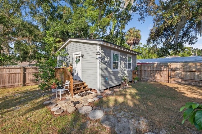 Building Photo - 5911 N Highland Ave