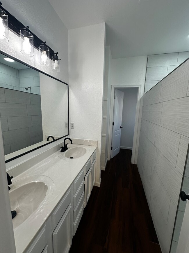 Building Photo - 7600 Plaza Redonda Dr