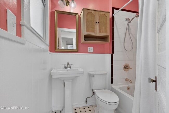 Building Photo - 1903 Dewey Pl