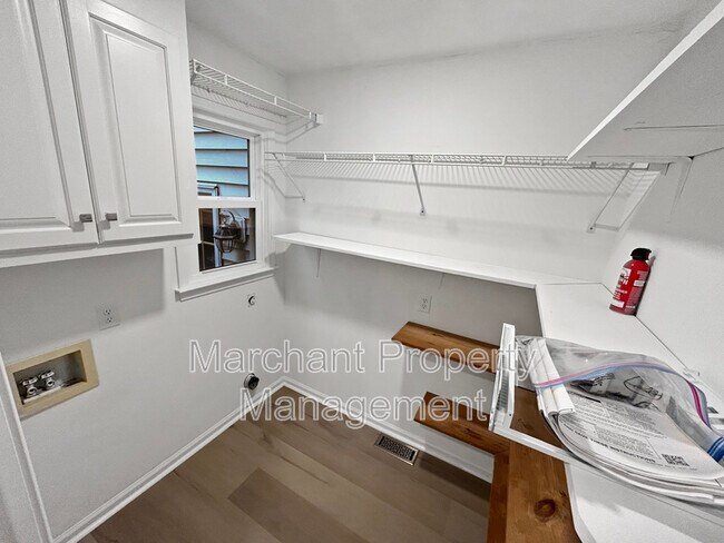 Building Photo - 7 Waxwing Ct