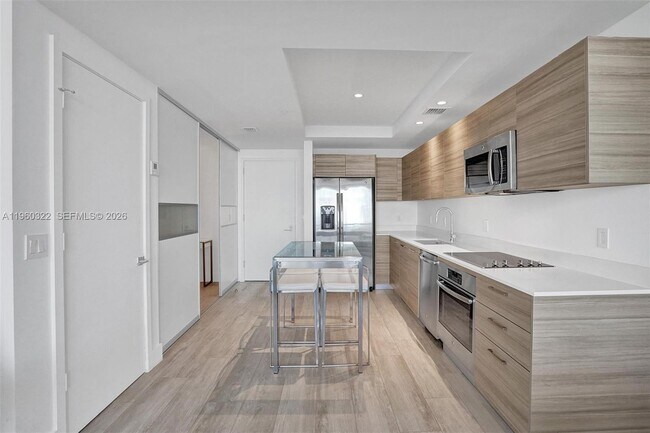 Building Photo - 121 NE 34th St