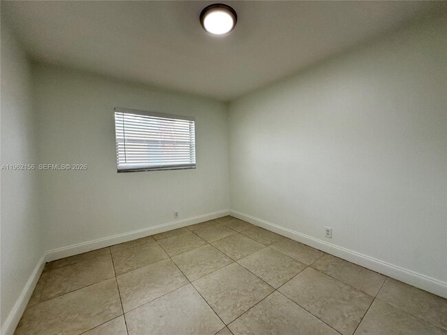 Building Photo - 2640 NE 8th Ave