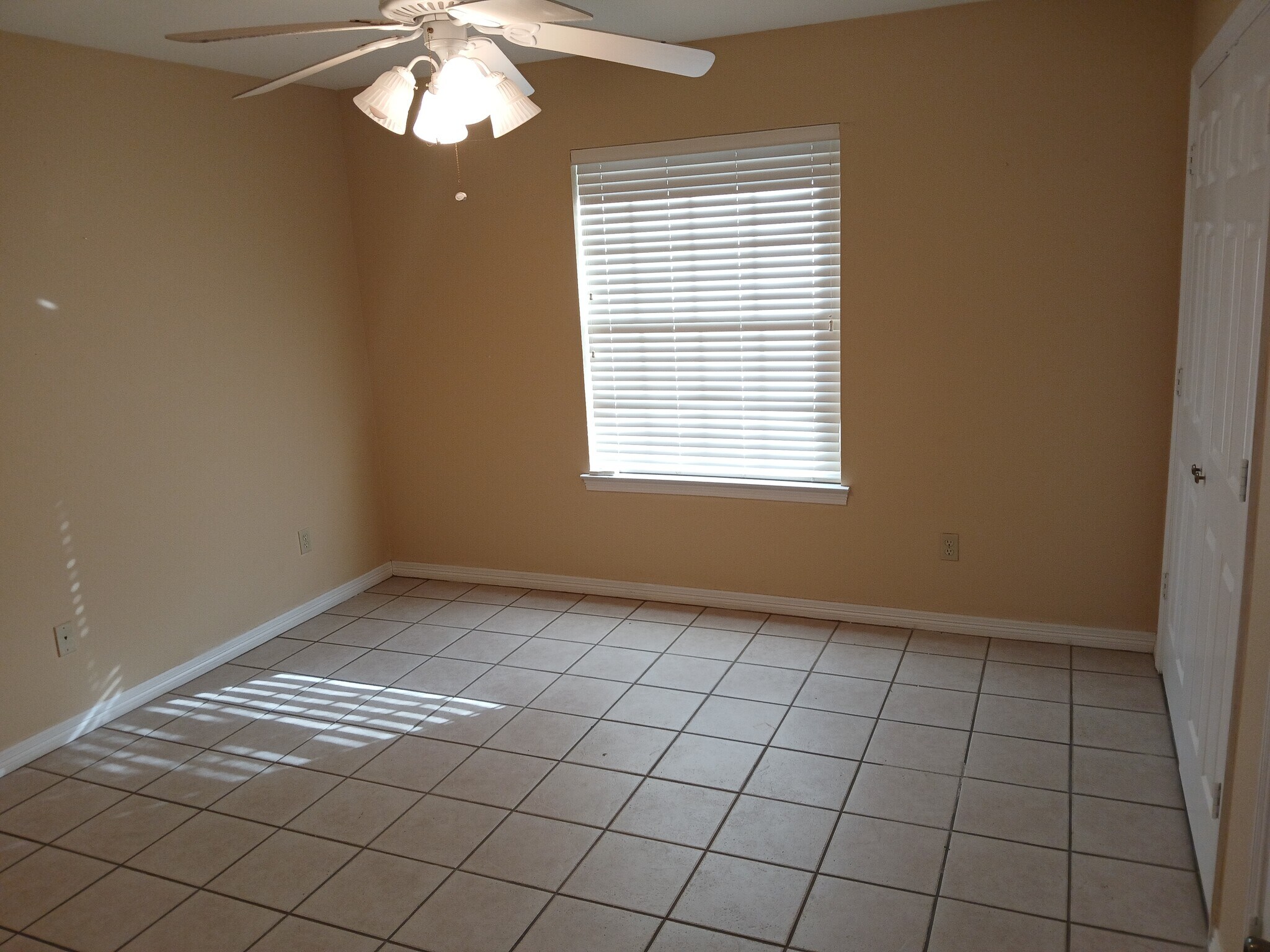 Building Photo - 6126 Groves St