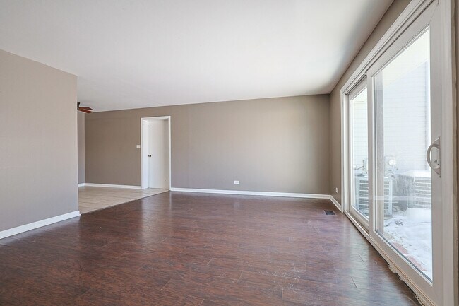 Building Photo - 1304 Yarmouth Ct