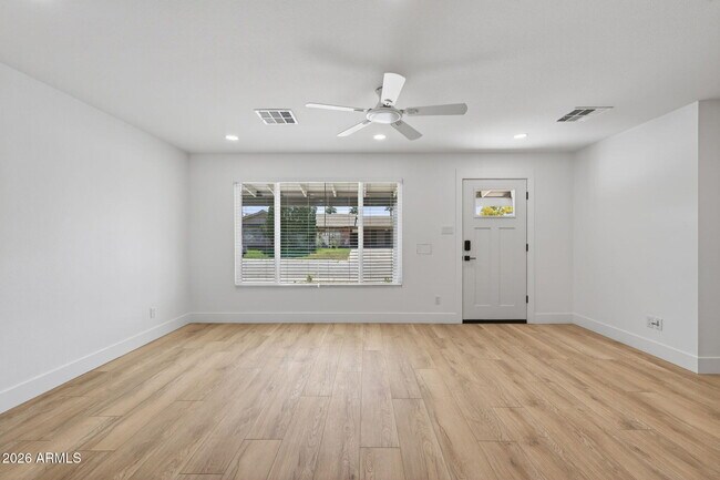 Building Photo - 8702 E Monte Vista Rd