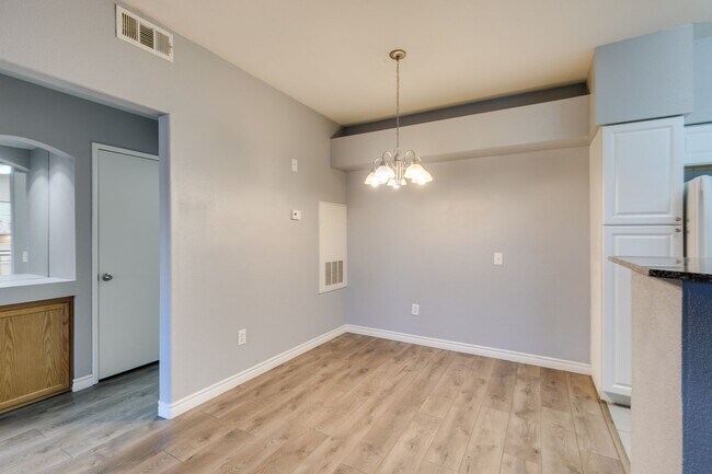 Building Photo - CUTE AND COZY 1 BEDROOM UNIT WITH TONS OF UPGRADES*COMMUNITY AMENITIES*