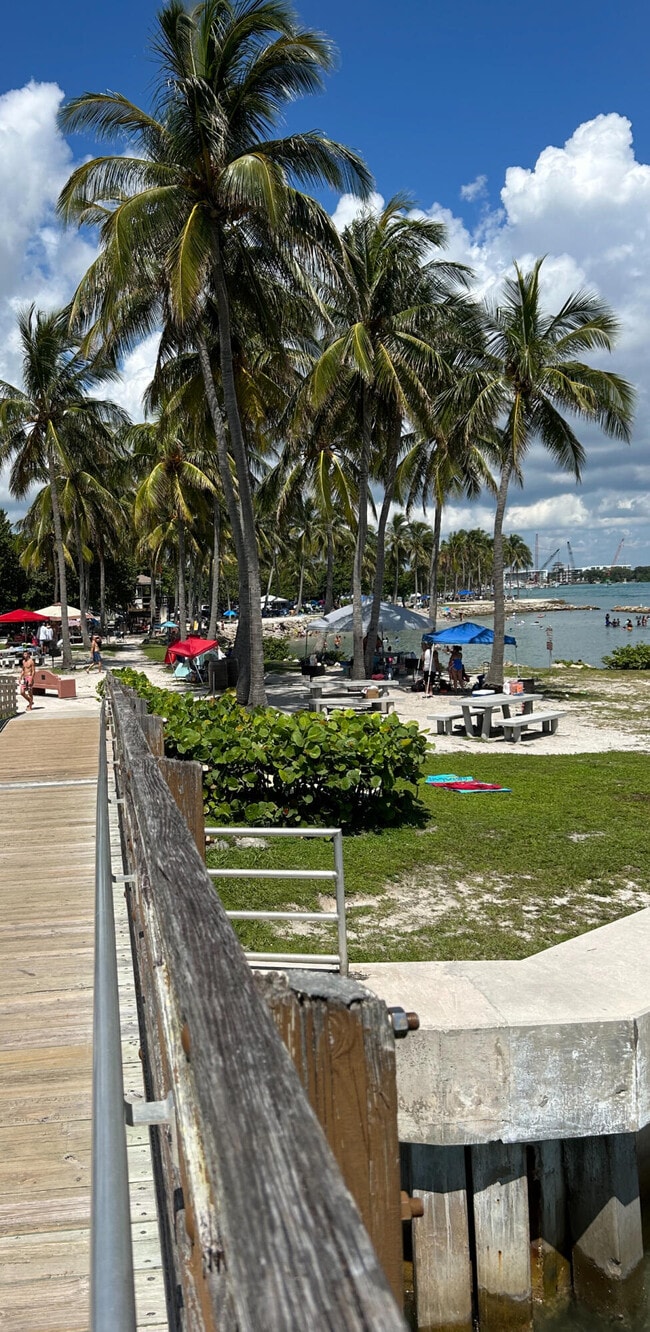 Building Photo - 150 Pineview Rd