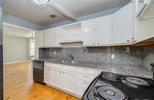 Building Photo - 15510 Cypress Garden Dr