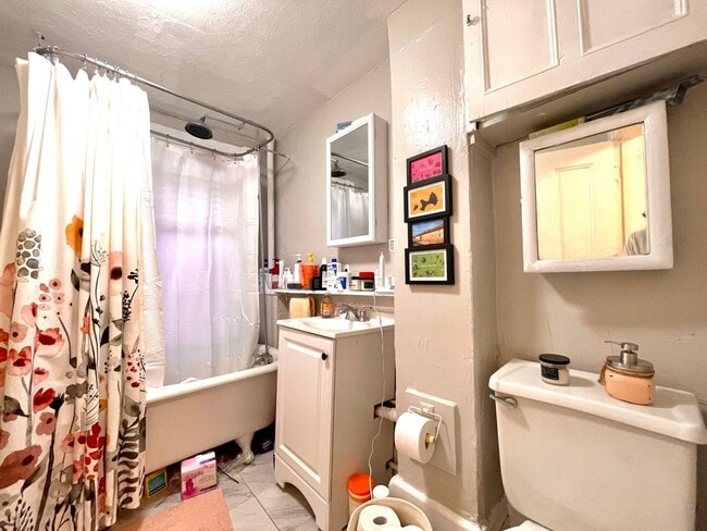 Building Photo - Check out this 2 bed in Beacon Hill