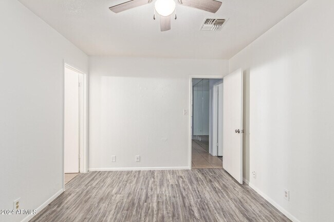 Building Photo - 511 W Blackhawk Dr