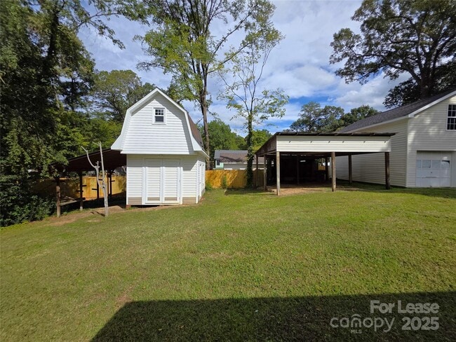 Building Photo - 1417 Oakshade Ave