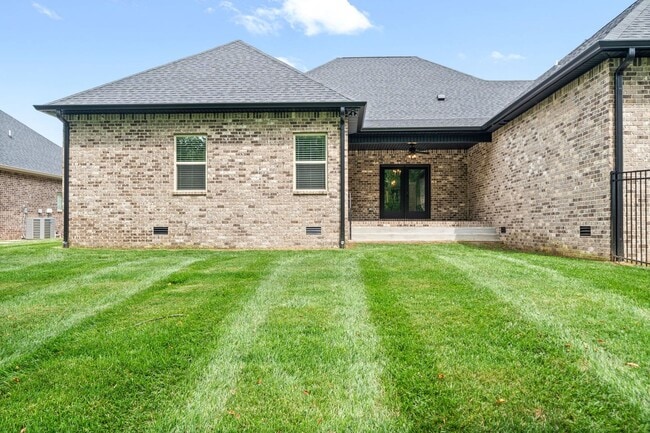 Building Photo - Pet Friendly in Sango!