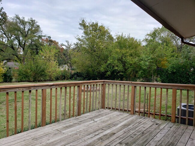 Building Photo - Beautiful 4 Bedroom 2 Bathroom Home