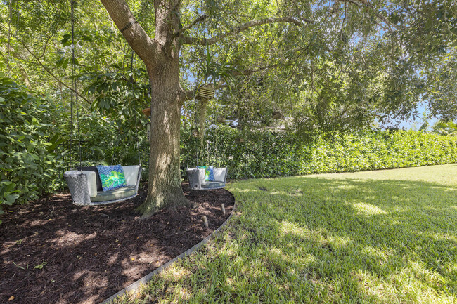 Building Photo - 15385 Meadow Wood Dr