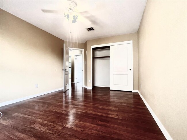 Building Photo - 9412 Lightwood Cove