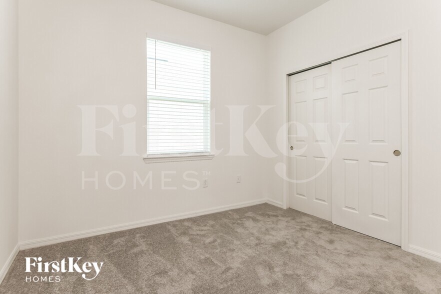 Building Photo - 1240 Spokane Pt