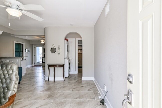 Building Photo - 818 11th St