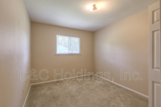 Building Photo - 119 S 200th E Ave
