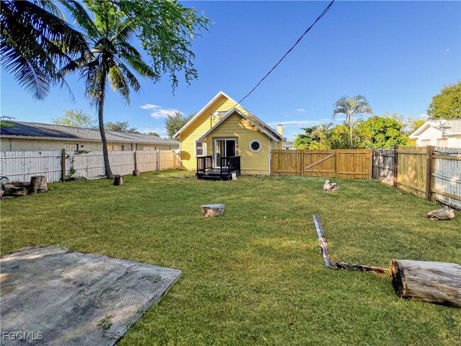 Building Photo - 2342 Stella St