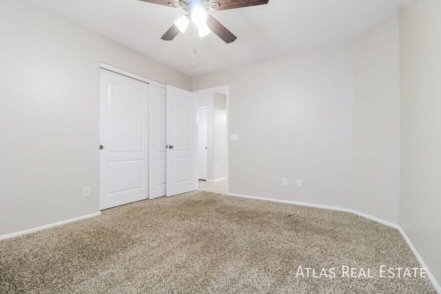 Building Photo - 17628 W Corrine Dr