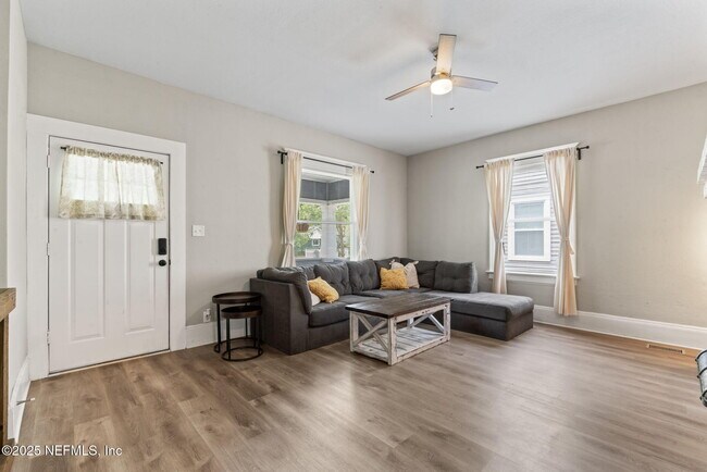 Building Photo - 2781 College St