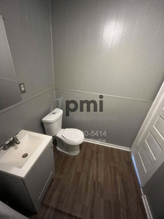 Building Photo - 213 1/2 S Madison Ave