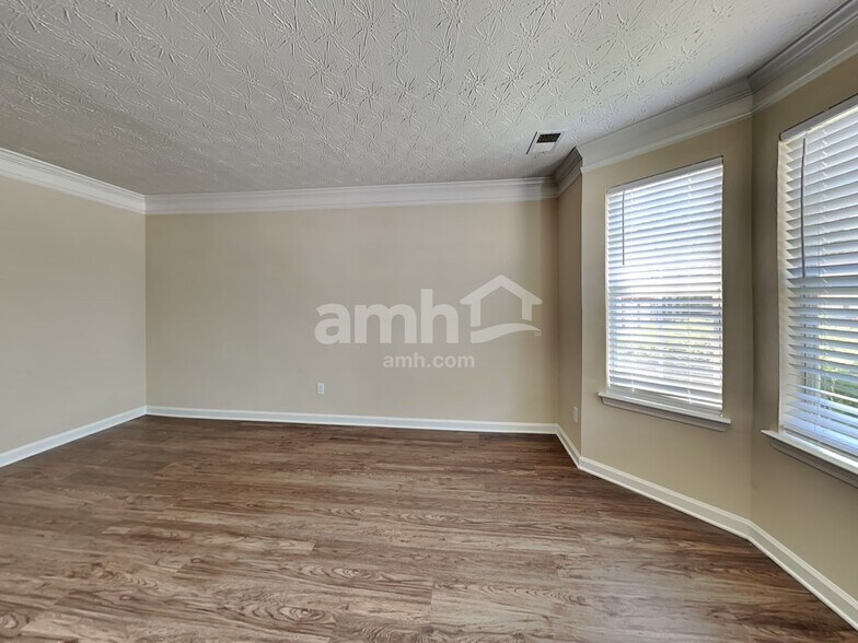 Building Photo - 233 Biltmore Way