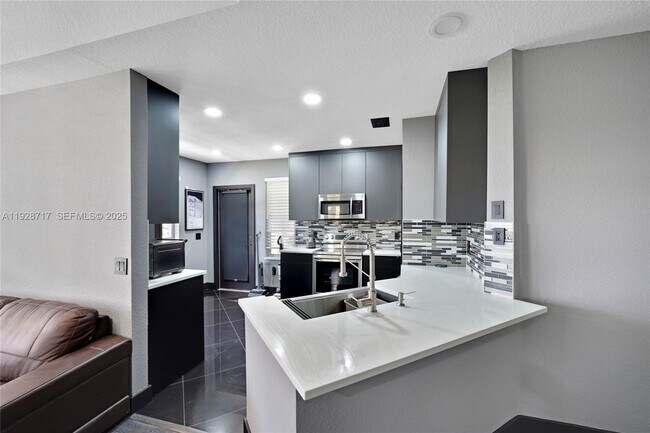 Building Photo - 1010 Belmont Pl