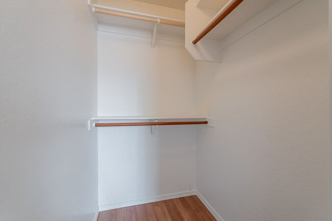 Building Photo - 402 N 101st Pl