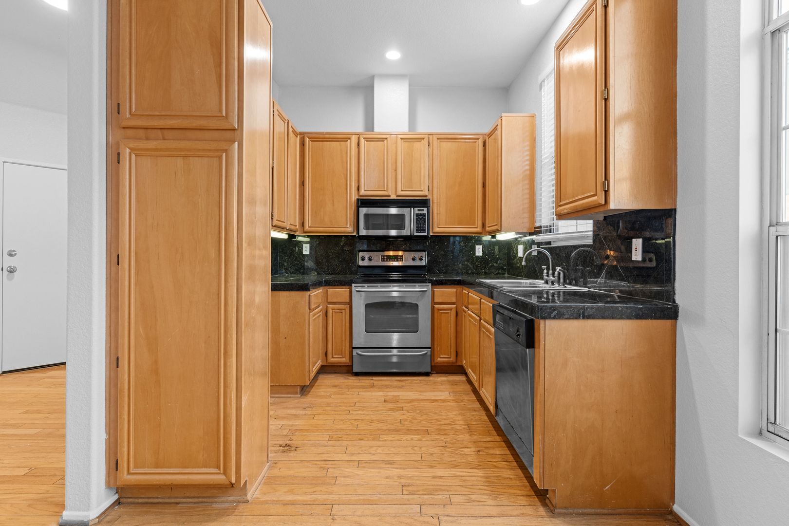 Building Photo - 1050 S Volterra Way