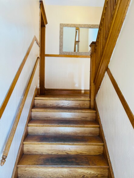 Building Photo - 2120 W Warner Ave