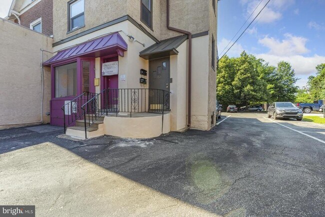 Building Photo - 158 Montgomery Ave