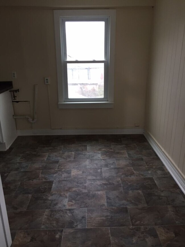 Building Photo - 209 S Main St