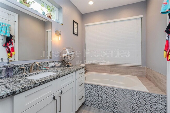 Building Photo - 109 E Evans St