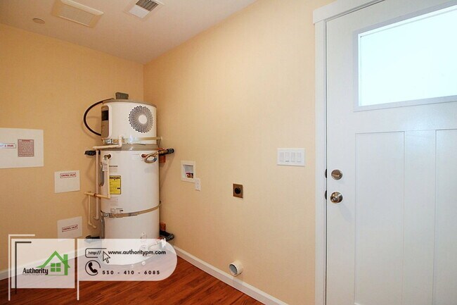 Building Photo - 9657 Swasey Dr
