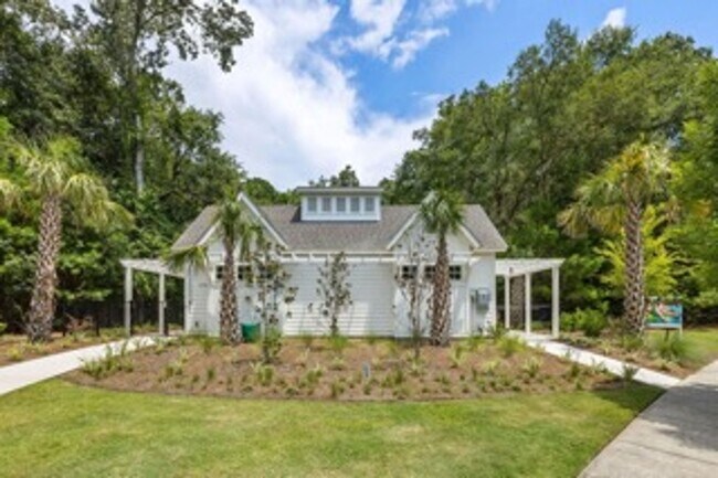 Building Photo - 4 Bedroom 3.5 Bath House in Twin Lakes - Johns Island
