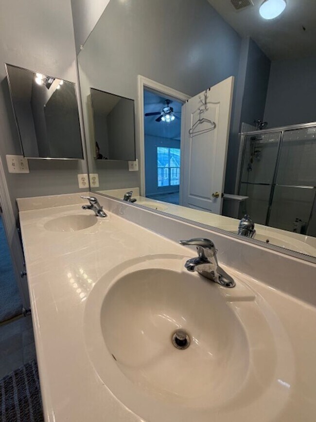 Building Photo - TASKERS CHANCE TOWNHOUSE FOR RENT