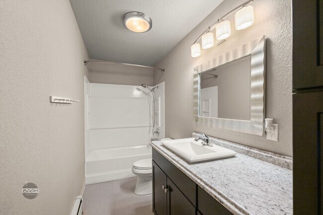 Building Photo - Bright Anchorage Home in Prime Location