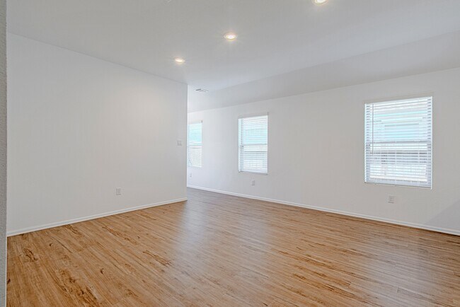 Building Photo - 6318 Astoria Pk Ln