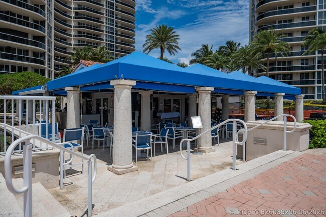 Building Photo - 3200 N Ocean Blvd