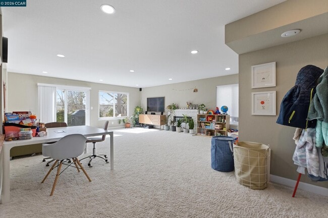 Building Photo - 342 Newcastle Ln