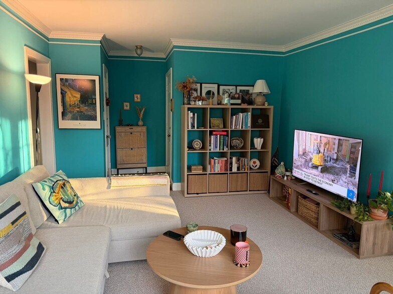 Living room - 1800 West Abingdon Drive