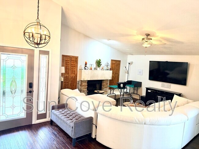 Building Photo - 13550 Avista Dr