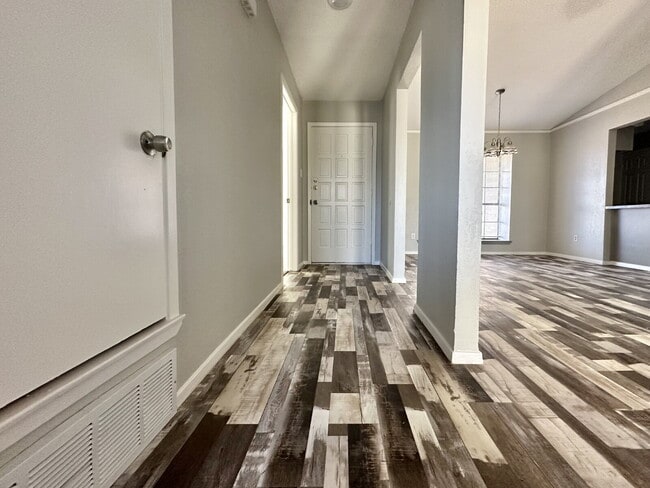 Building Photo - Updated 4 Bedroom Home w/ Gorgeous Floors